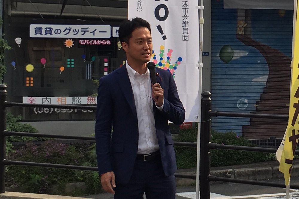 駅前で街頭活動